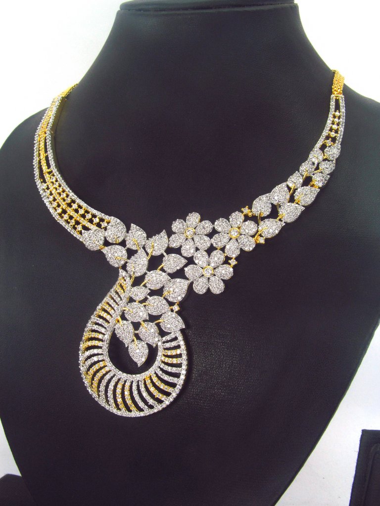 Traditional Necklaces in Trend