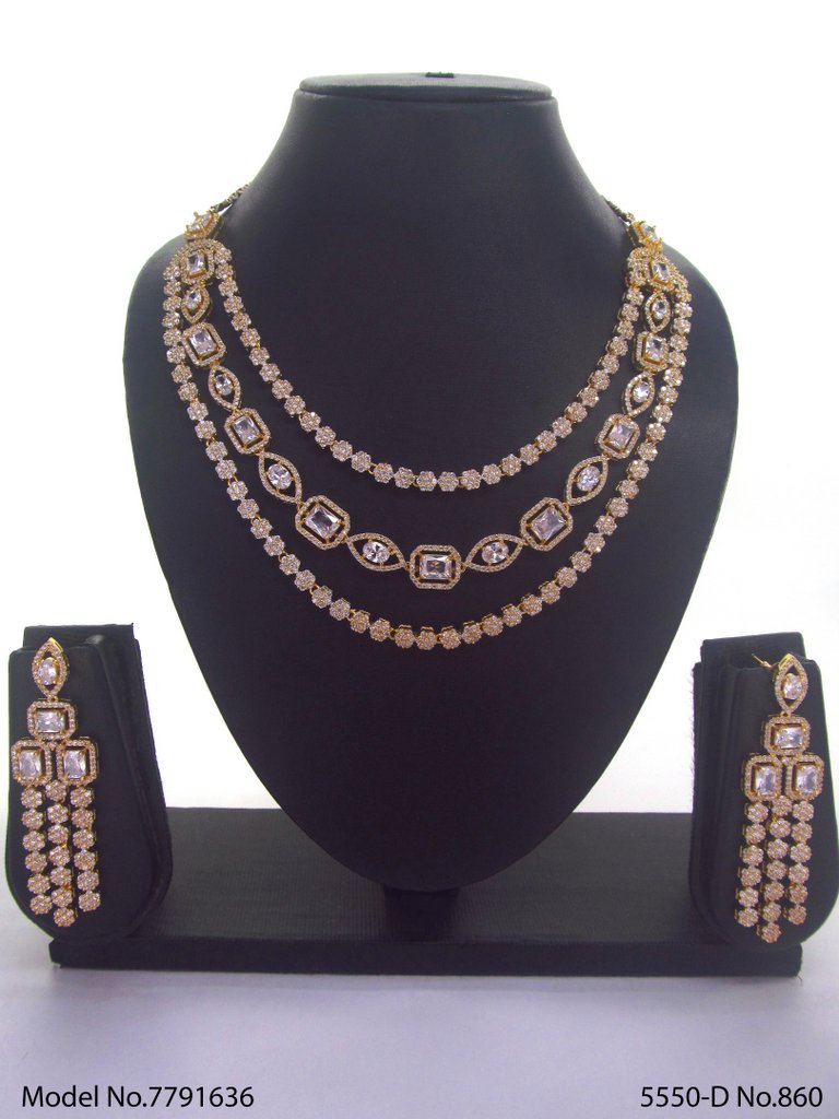 Traditional Necklaces in Trend