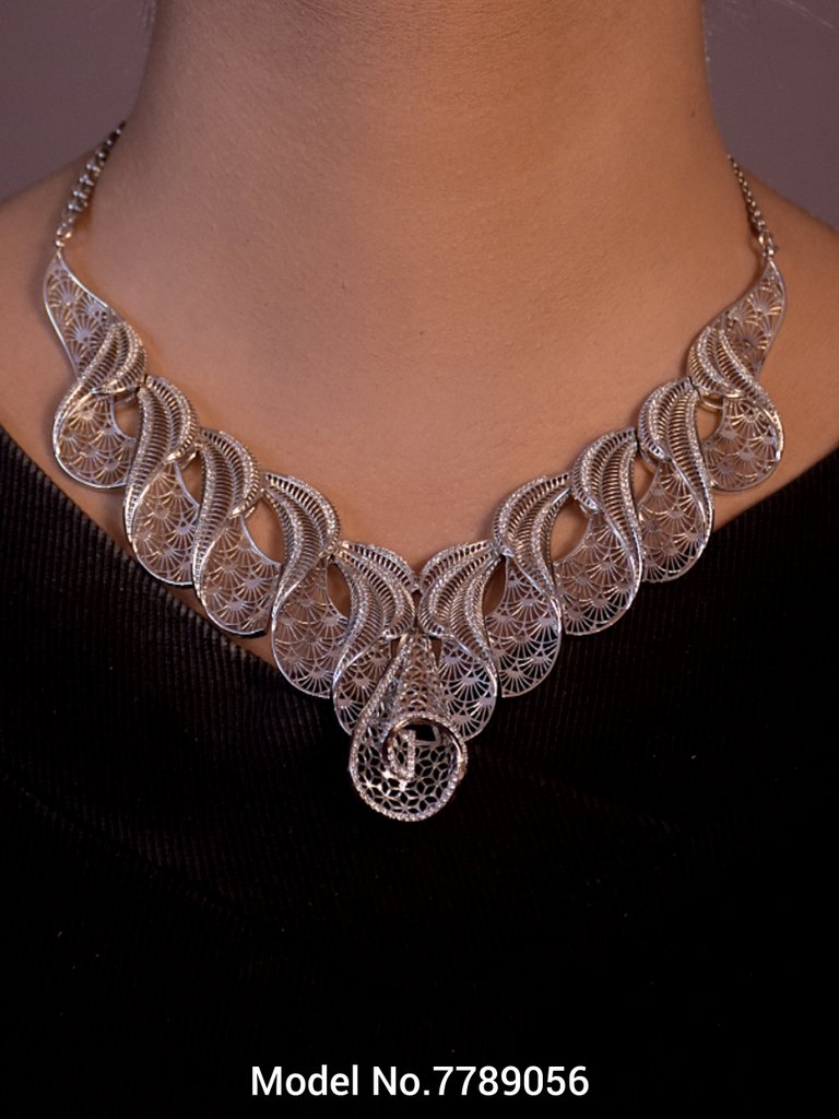 Necklace Designed by Passionate Craftsmen !