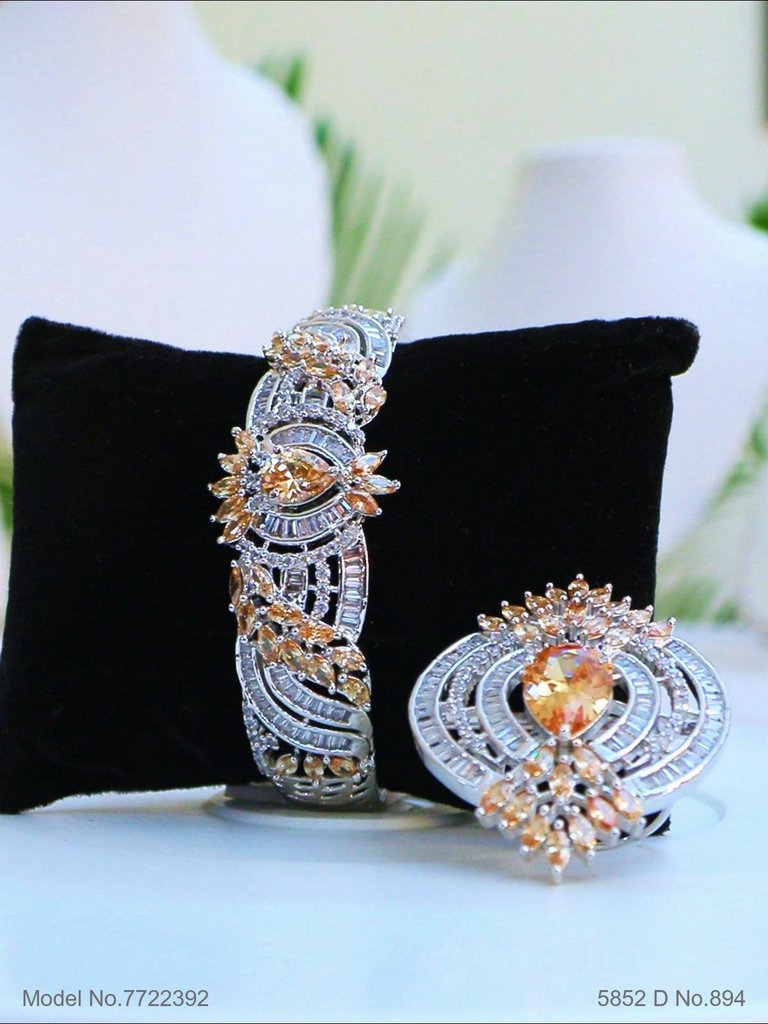 Necklace Designed by Passionate Craftsmen !