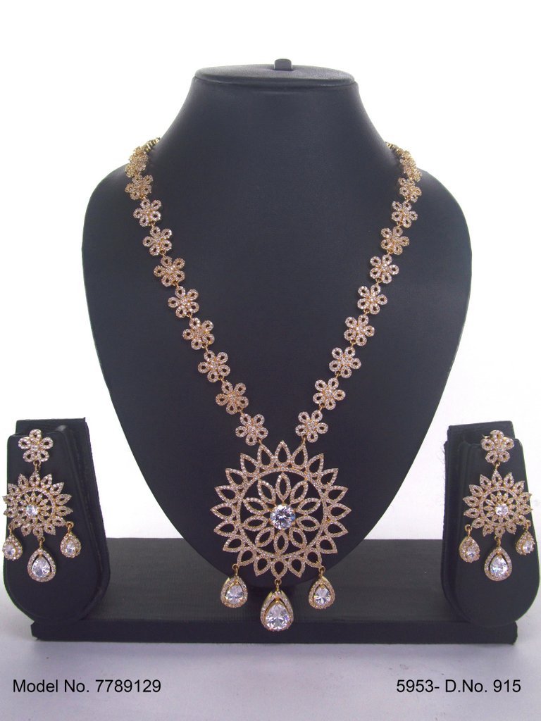 Traditional Zirconia Jewelry Set for Classy Women