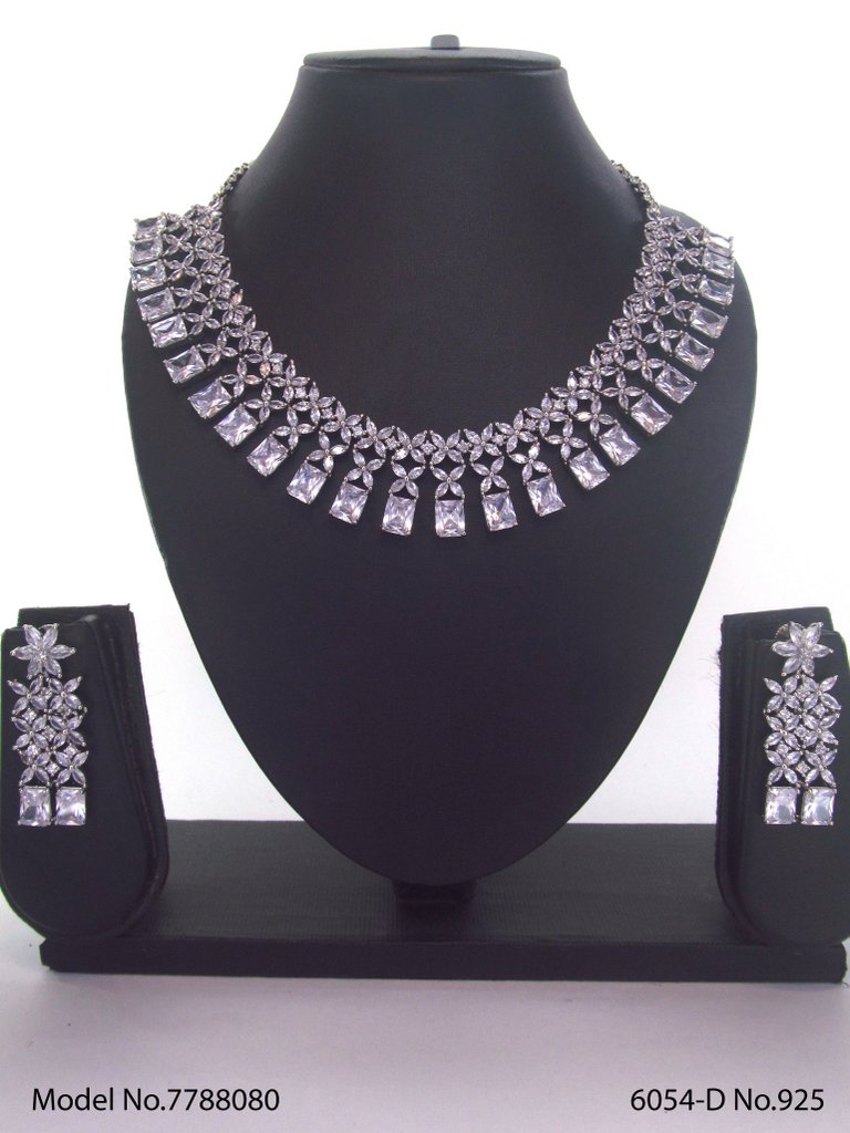 Statement American Diamond Set