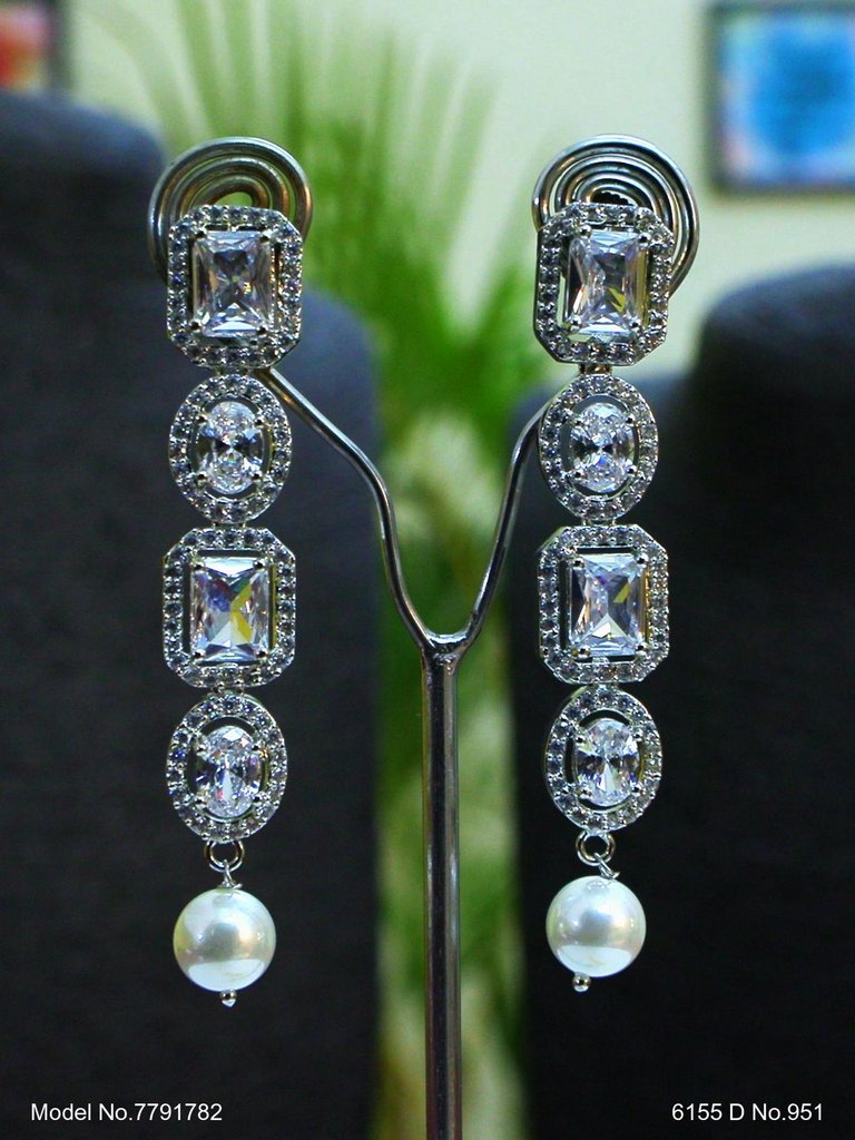 The best Gift for a Woman ! Jewelry