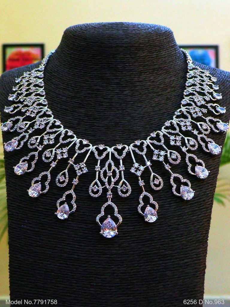 Traditional Necklaces in Trend