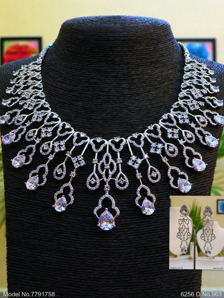 Traditional Necklaces in Trend