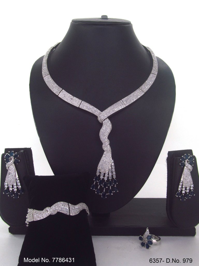 Traditional Zirconia Jewelry Set for Classy Women