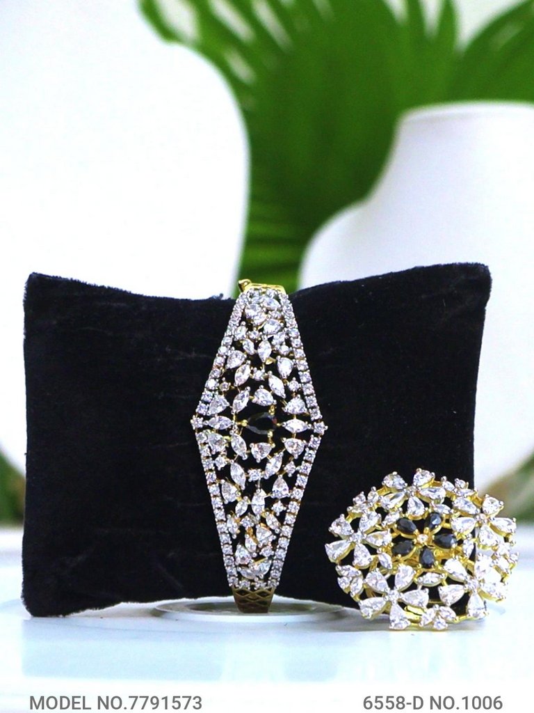 Traditional American Diamond Set