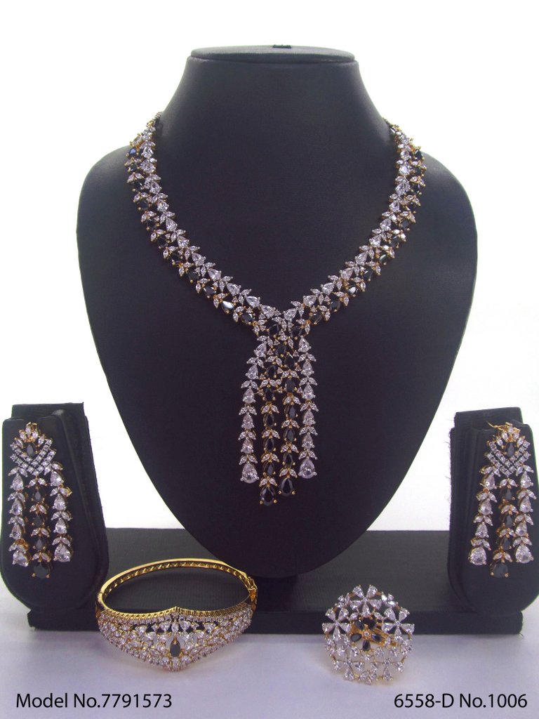 Traditional American Diamond Set