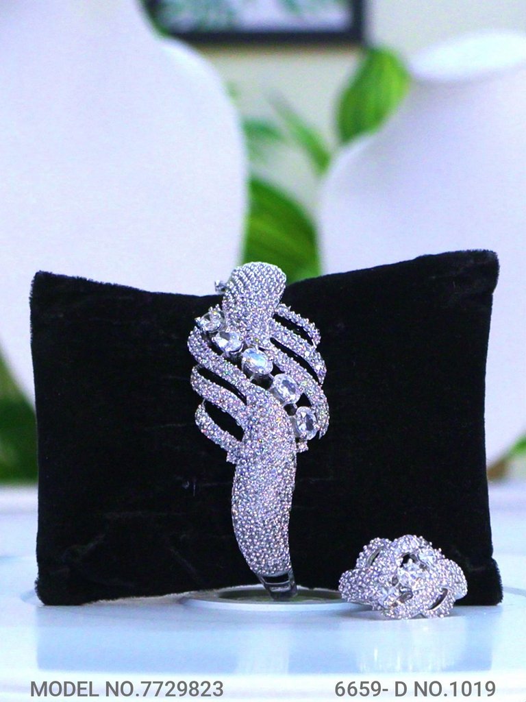 Traditional American Diamond Set
