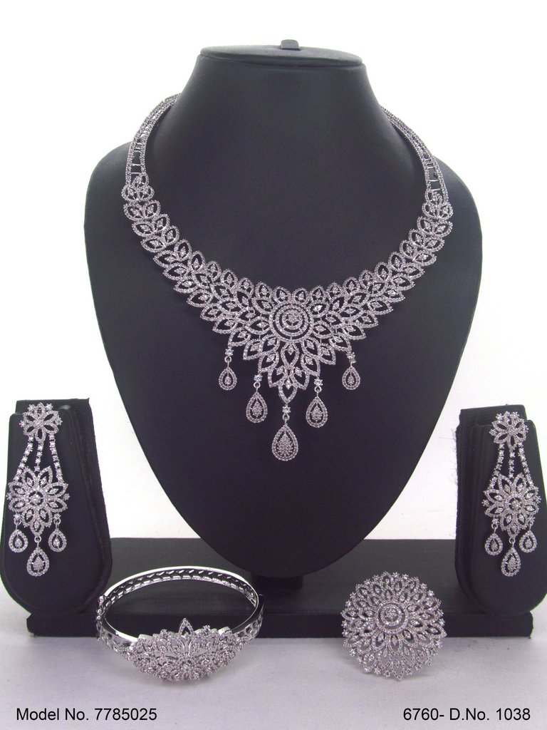 Statement American Diamond Set