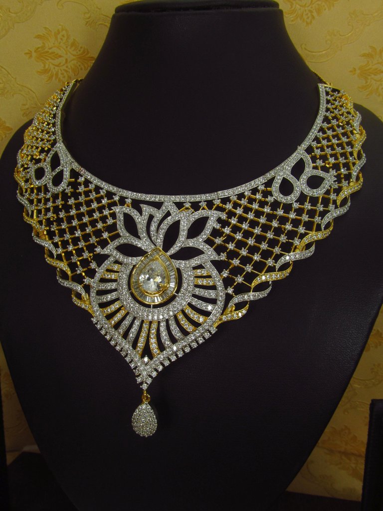 Traditional Necklaces in Trend