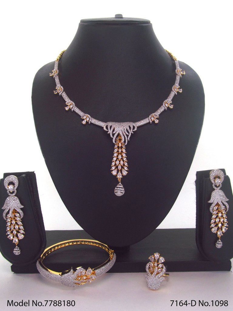 The best Gift for a Woman ! Jewelry