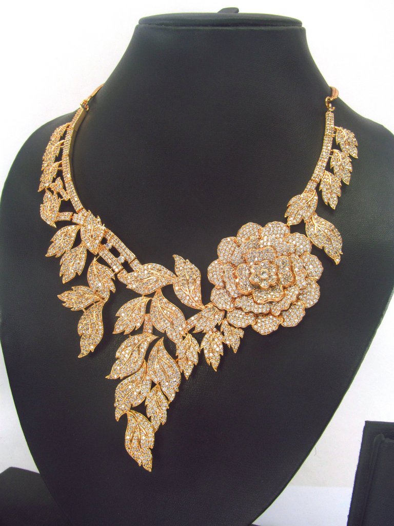 Traditional yet Trendy Design | Ideal for your Parties !