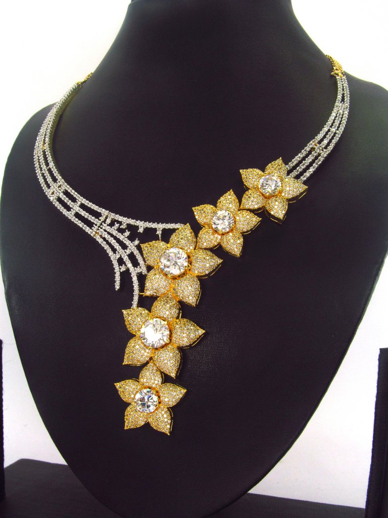 Traditional yet Trendy Design | Ideal for your Parties !