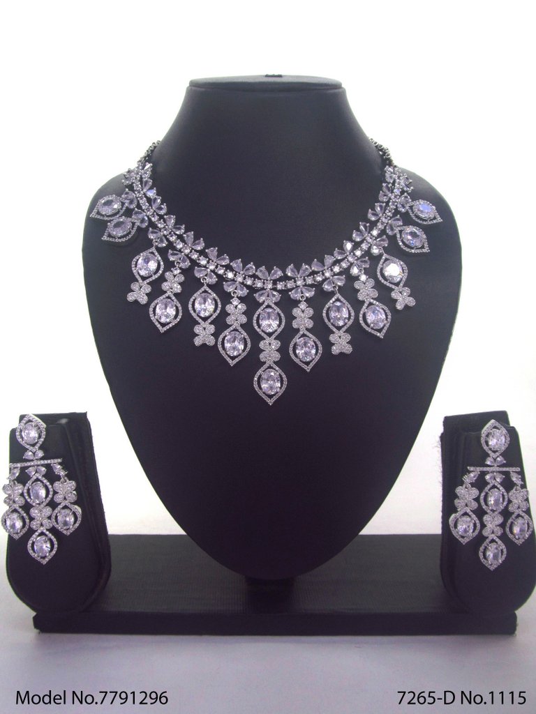 Wholesale Traditional Necklace Set