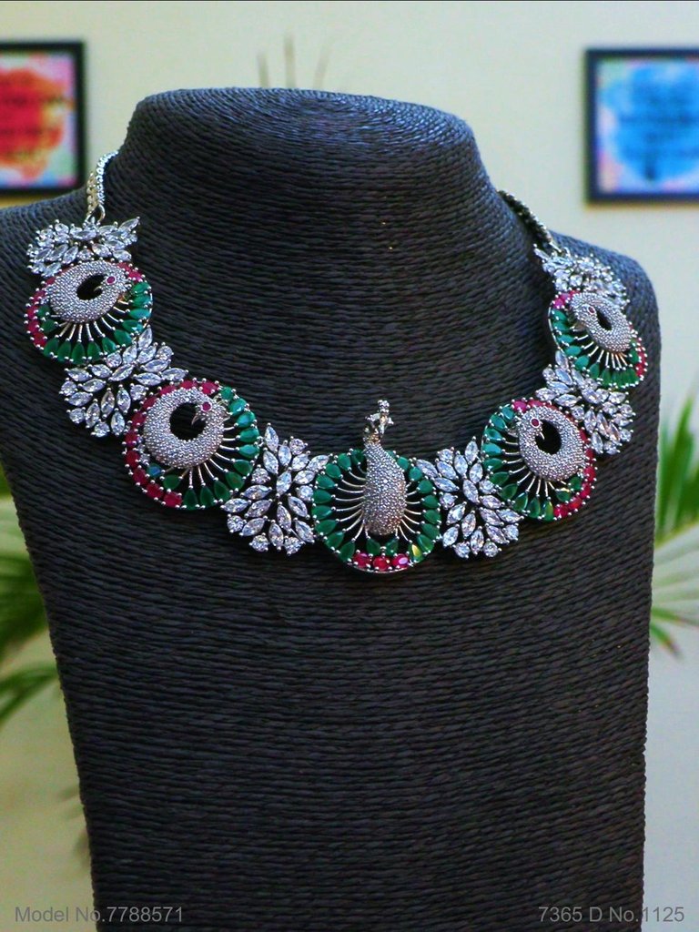 Traditional Necklaces in Trend