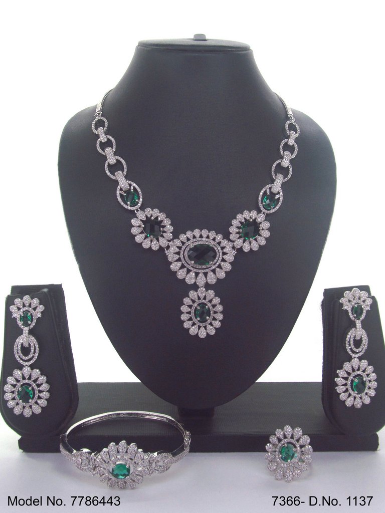 Statement American Diamond Set