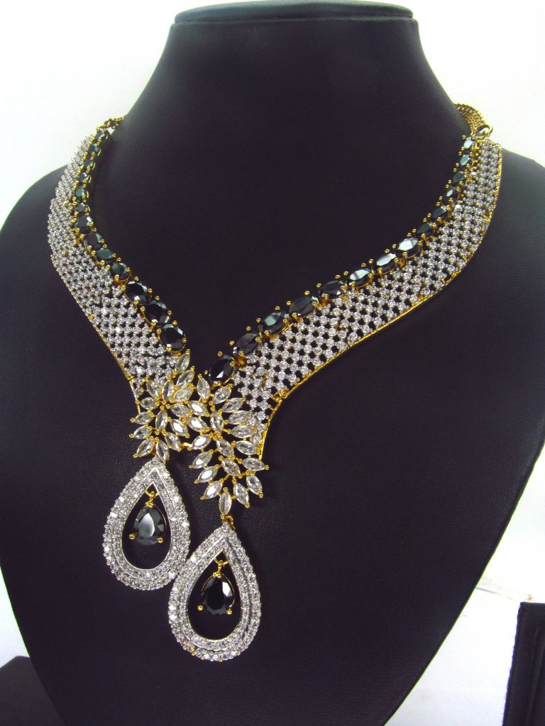 Statement American Diamond Set