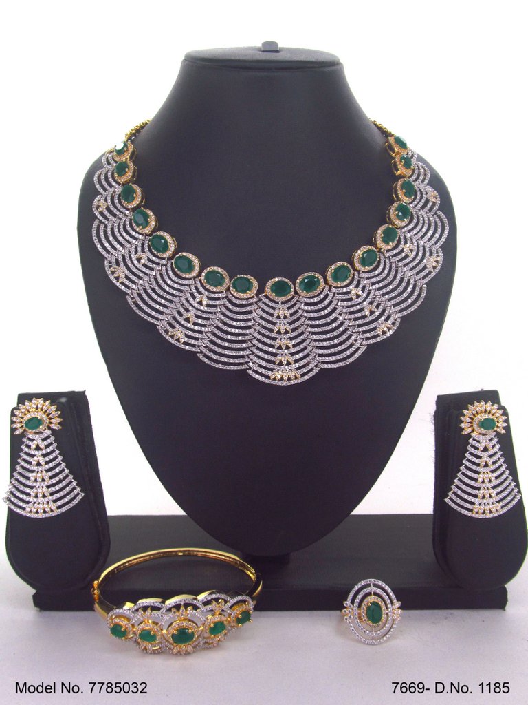 Amazing Traditional Jewelry Set