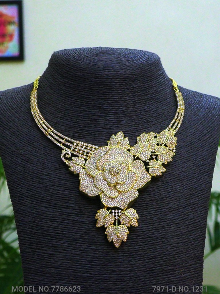 Necklace Designed by Passionate Craftsmen !