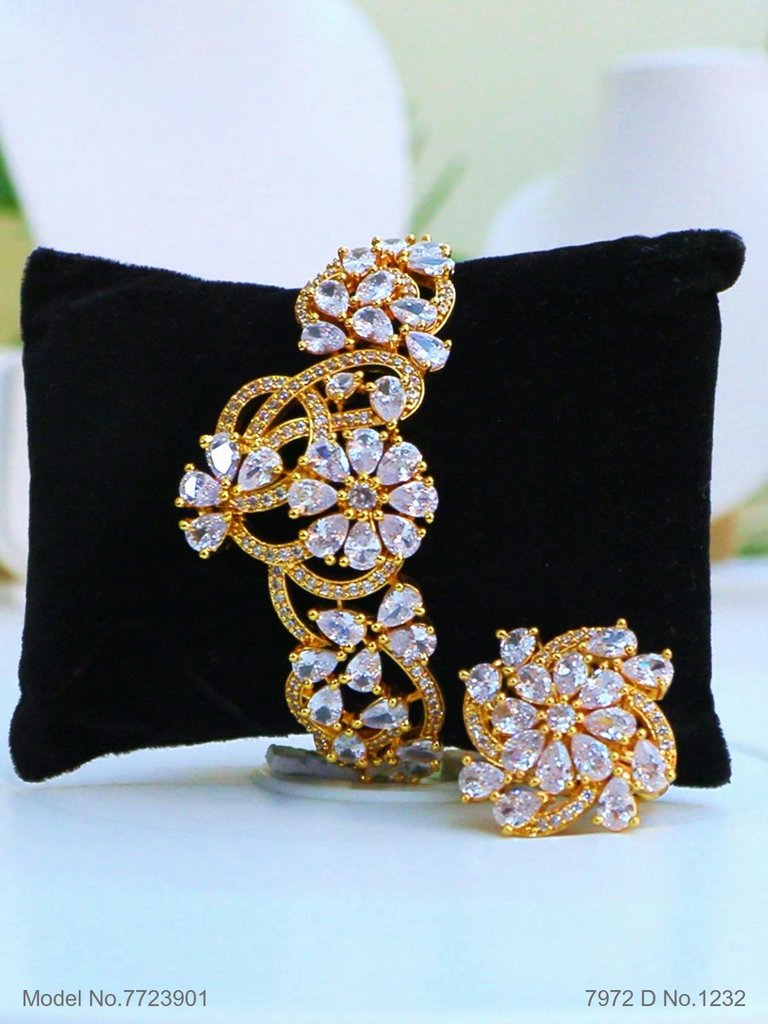 Amazing Traditional Jewelry Set