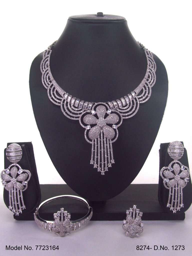 Wholesale Traditional Necklace Set