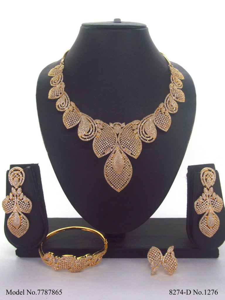 Traditional Necklaces in Trend