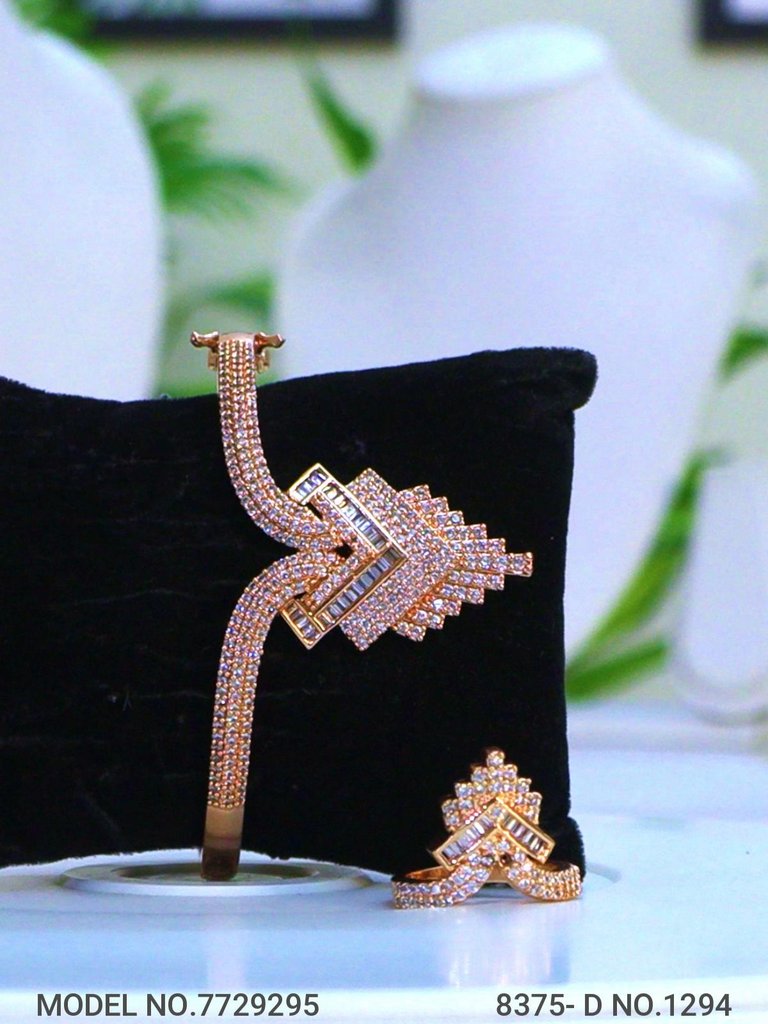 Statement American Diamond Set