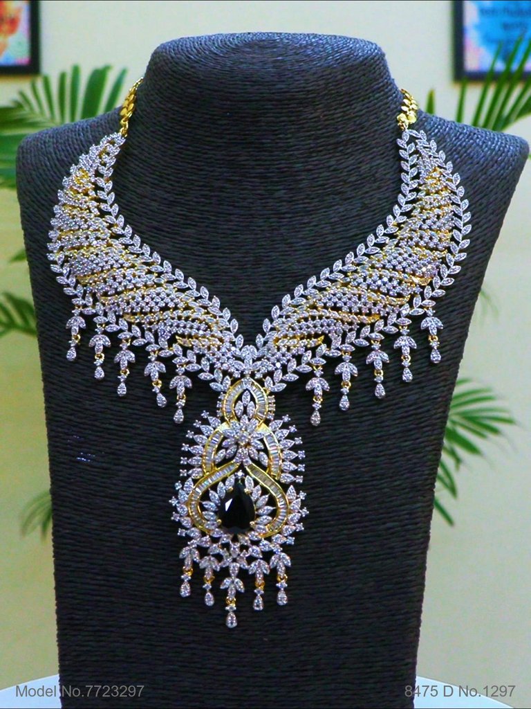 Traditional Necklaces in Trend