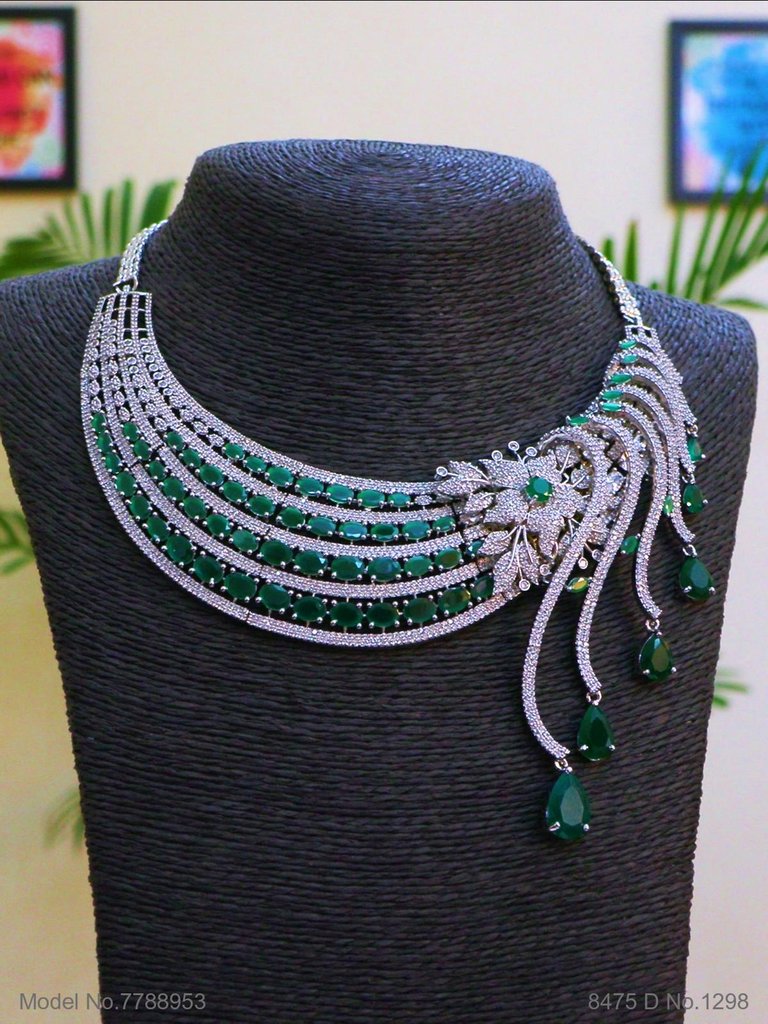 Traditional Necklaces in Trend
