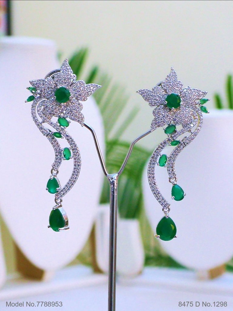 Traditional Necklaces in Trend
