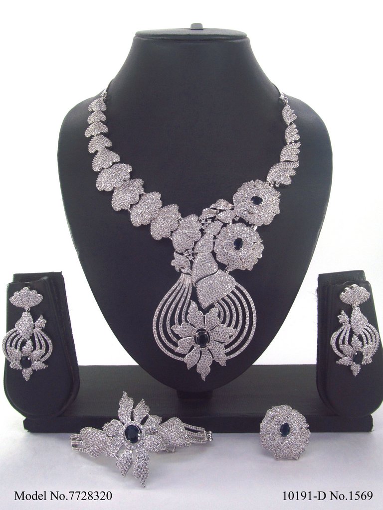 Statement American Diamond Set