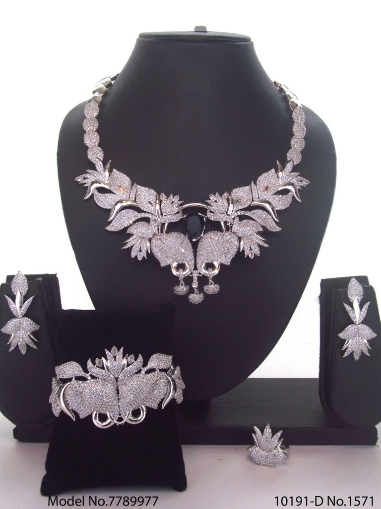 Statement Necklaces in Trend