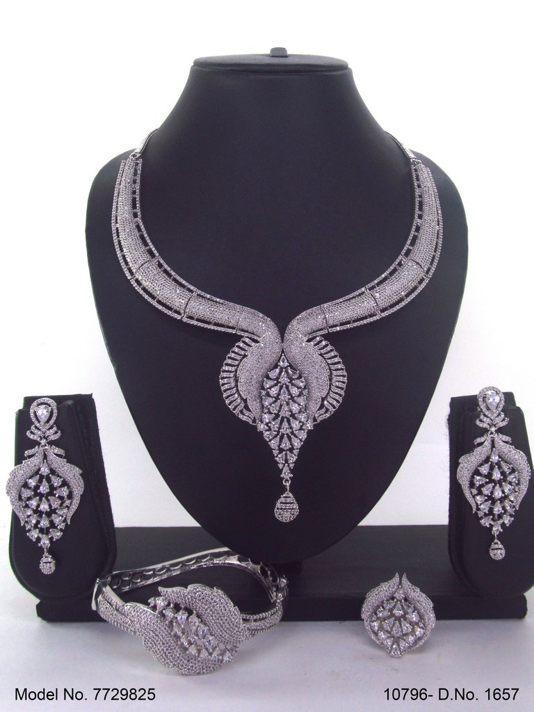 Necklace Designed by Passionate Craftsmen !