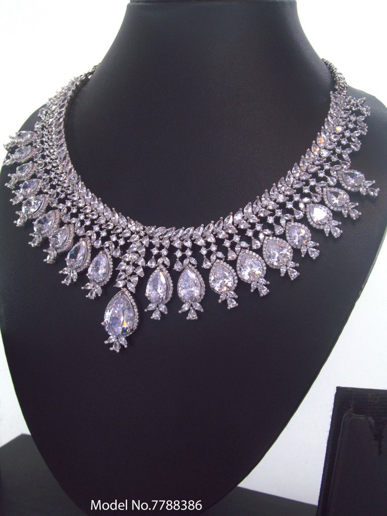 Traditional Necklaces in Trend