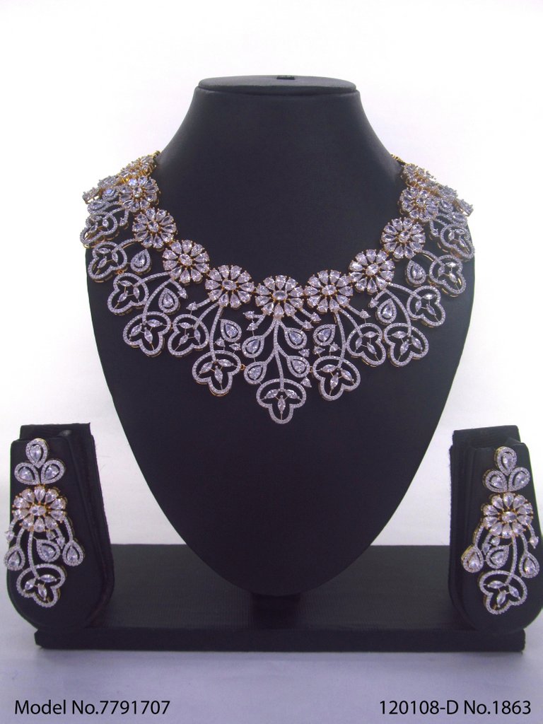 Trendy Traditional Necklace Set | Ideal Birthday Gift