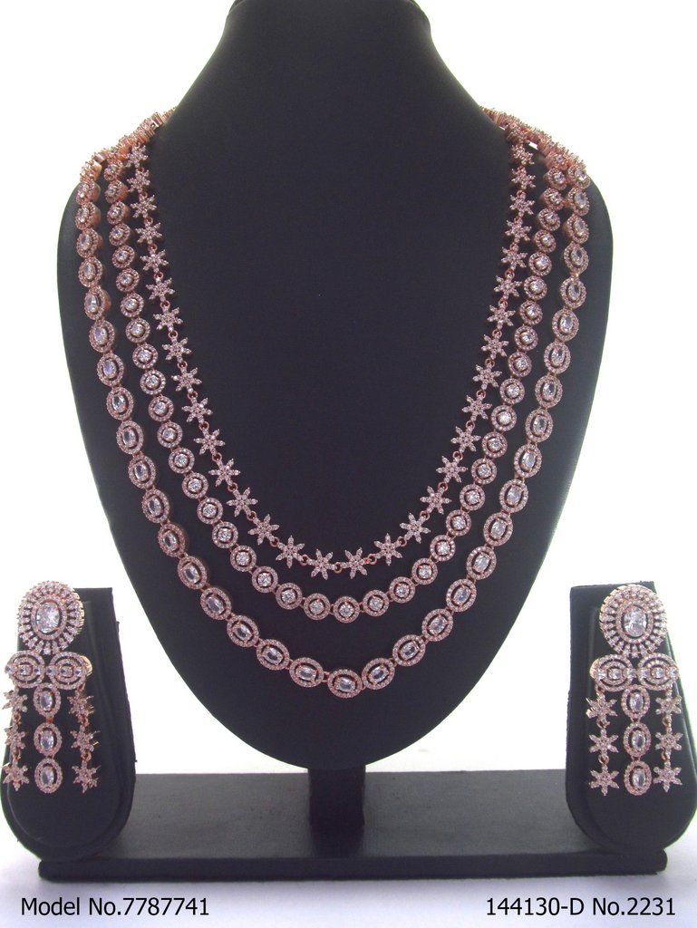 Traditional Necklaces in Trend