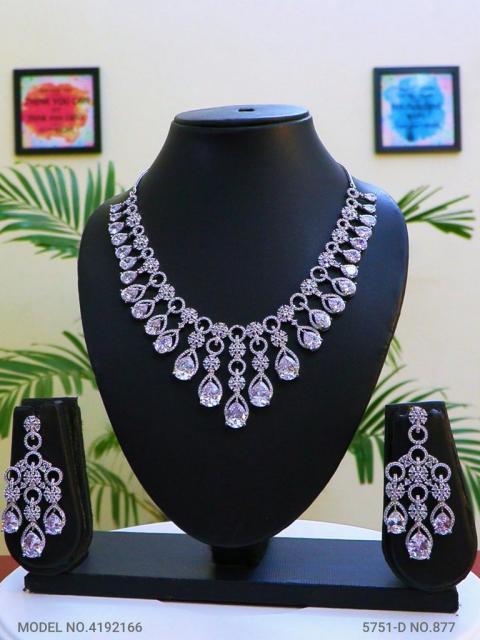 Traditional Necklaces in Trend