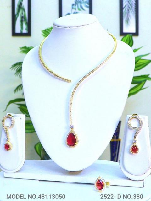 Fine Fashion Classic Necklace Set