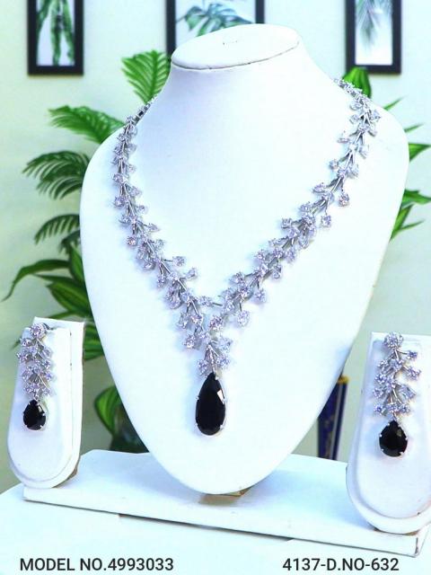 Necklace Designed by Passionate Craftsmen !