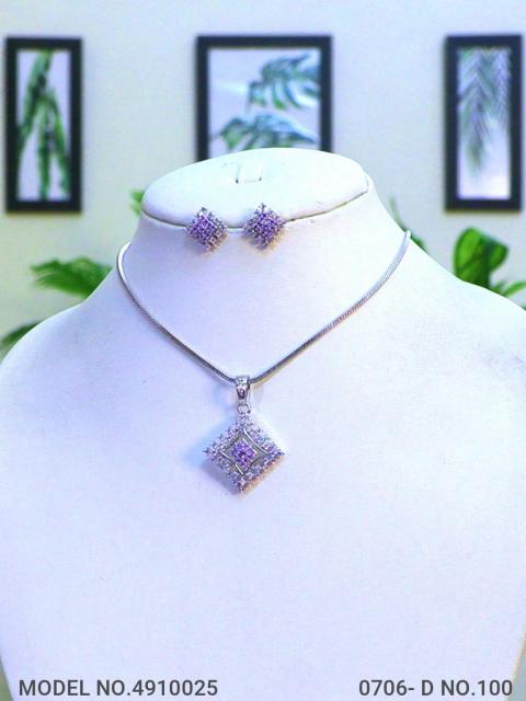 Traditional Pendant in Trend
