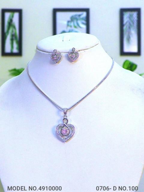 Designer Pendant in Wholesale