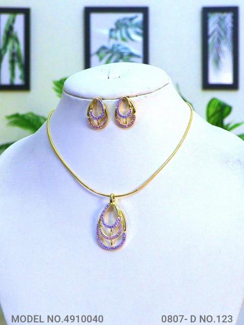 Fine Fashion Classic Pendant Set