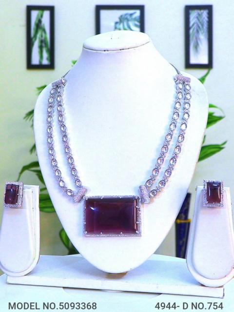 Traditional Necklaces in Trend