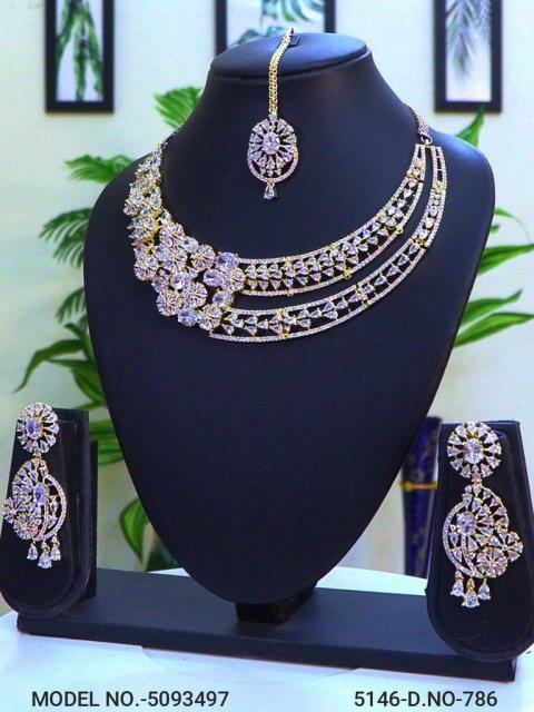 Traditional Necklaces in Trend