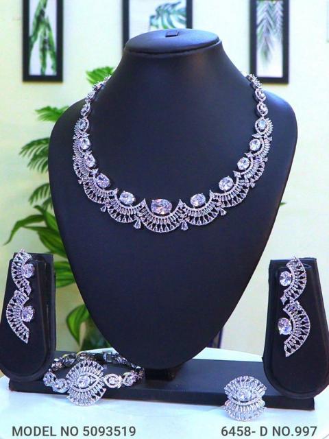 Traditional yet Trendy Design | Ideal for your Parties !