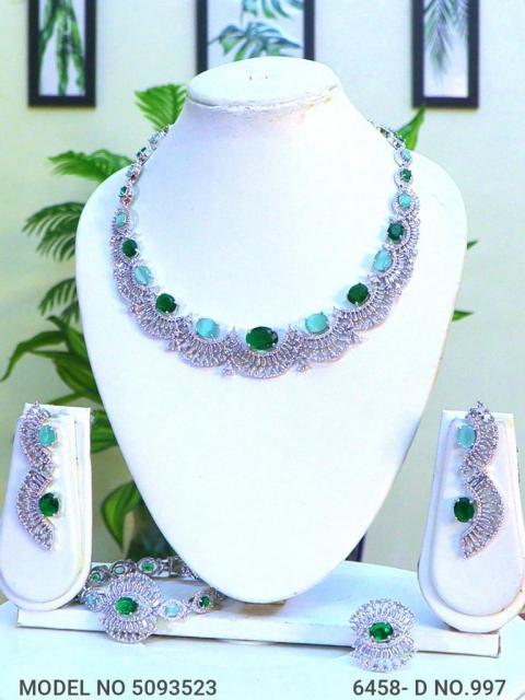 Friendship of Tradition and Trend