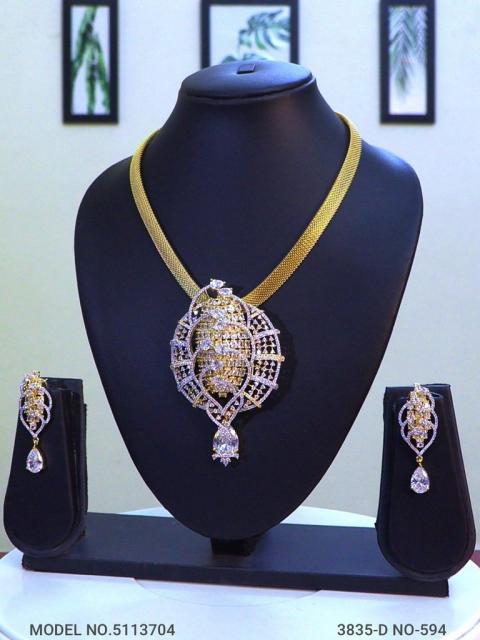 Showstopper Imitation Pendant Set