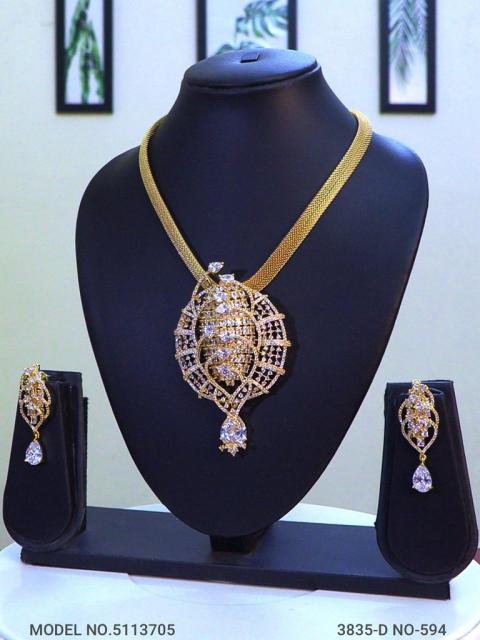 Partywear Classic Pendant Set