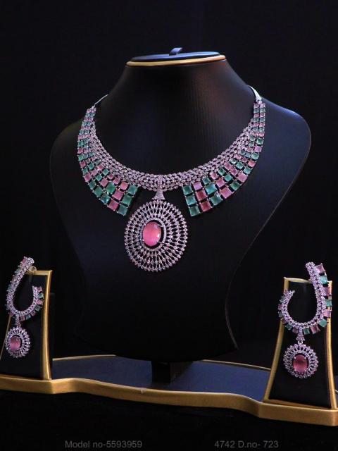 Traditional yet Trendy Design | Ideal for your Parties !